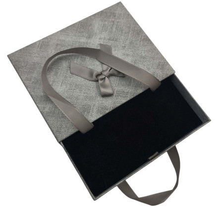 Eleganckie Srebrne pudełko...